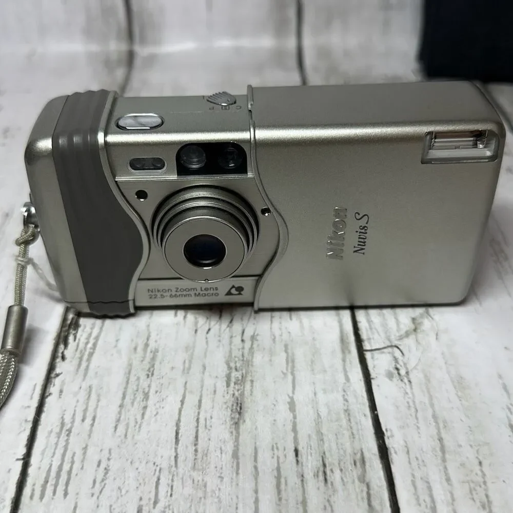 NIKON Nuvis S APS‎ Film 22.5 - 66mm Macro Camera Works Nikon Carrying Case